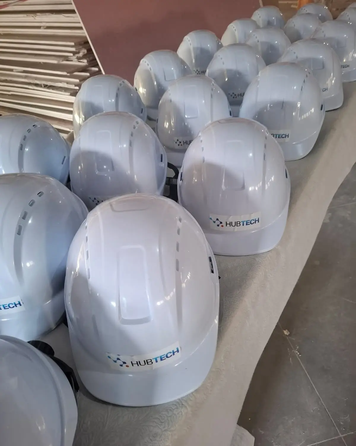 קסדות בטיחות ממותגות HUBTECH